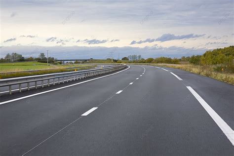 空的高速公路車道駕駛路 照片背景圖桌布圖片免費下載 Pngtree