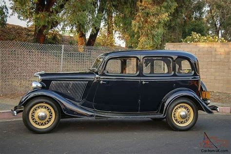 1934 Ford V8 Deluxe Fordor Sedan