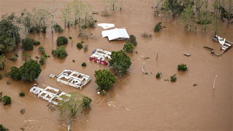 Hay Al Menos Muertos Por Devastador Cicl N En El Sur De Brasil