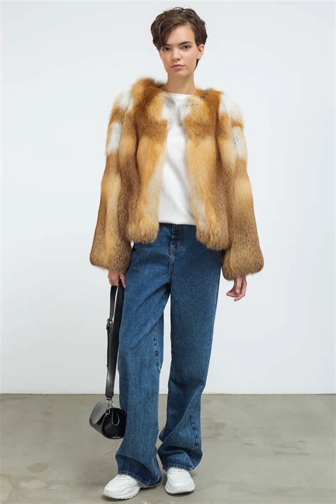 Шуба из меха лисы Fur_avenue 677379003 цены в Москве, купить одежду ...