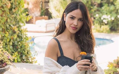 Eiza González enciende Instagram al posar en bikini En Cancha