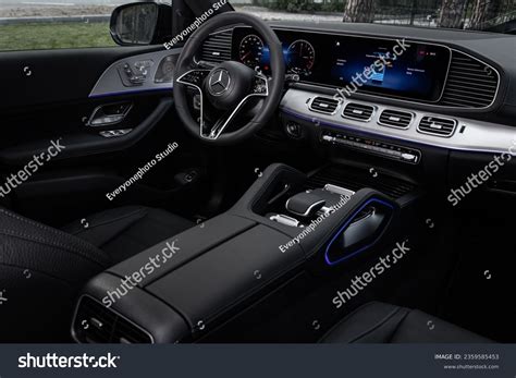 101 Mercedes Benz Gle 2023 Images, Stock Photos & Vectors | Shutterstock