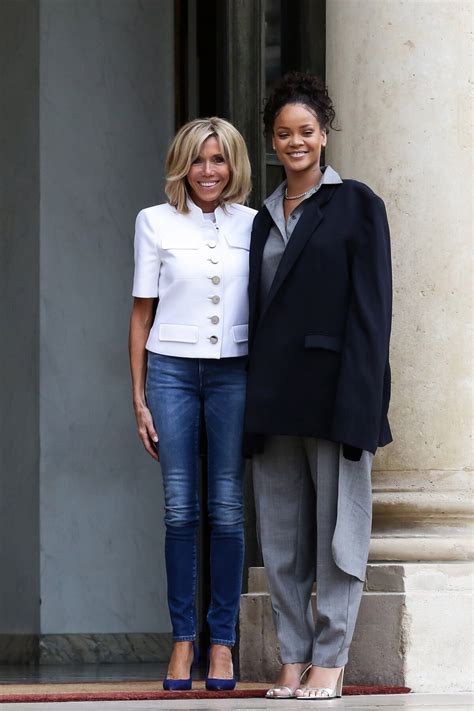 Photo Brigitte Macron Trogneux Raccompagne La Chanteuse Rihanna Sur