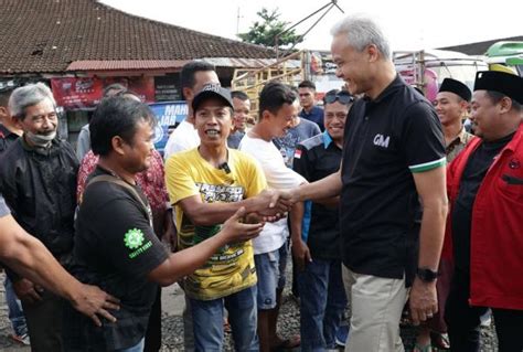 Puluhan Sopir Truk Hadang Ganjar Di Batang Dukung Berantas Pungli Di