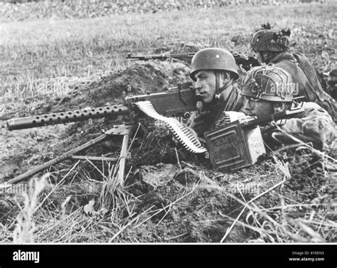 Fallschirmjäger Soldados Con Ametralladora Browning M1919 1944