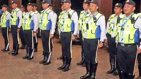 Malaysia contemplates police salary adjustment | Borneo Bulletin Online