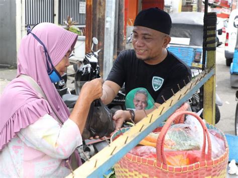 Terinspirasi Ganjar Kowarteg Bagikan Seribu Nasi Bungkus Gratis