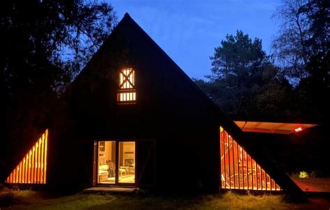 Break The Cabin Norms And Come Inside This Cabin That Comes With An ...