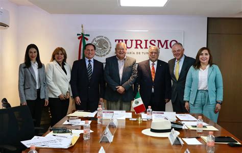 El Secretario De Turismo Miguel Torruco Marqués Y El Gobernador De