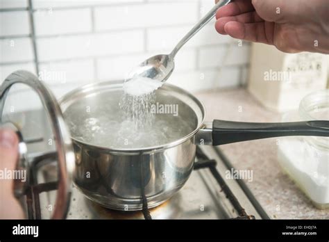 Boiling Water Hi Res Stock Photography And Images Alamy