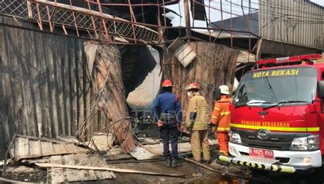 Kebakaran Gudang Obat Nyamuk Di Bekasi Terdengar 2 Ledakan Dari Gardu