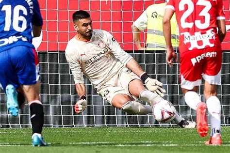 Incrível Goleiro pega três pênaltis e Girona vence gol nos