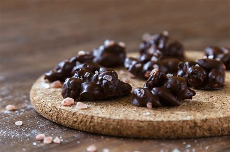 Гайо шоколад / Gaillot chocolate: Бадеми с черен шоколад