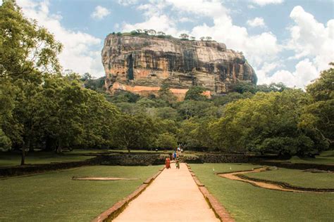 Pidurangala Rock Hike In Sigiriya Sri Lanka Guide