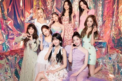 Makna Dan Lirik Lagu Set Me Free TWICE Sebuah Pengorbanan Cinta