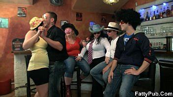 Tres Gordas Se Divierten En El Bar XVIDEOS