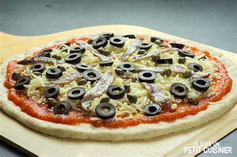 Recette De Pizza Aux Anchois Olives Noires Et Câpres Pizza à La