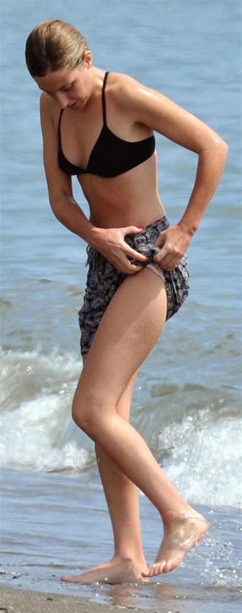 7 Hot Sexy Cecilia Freire Bikini Pics