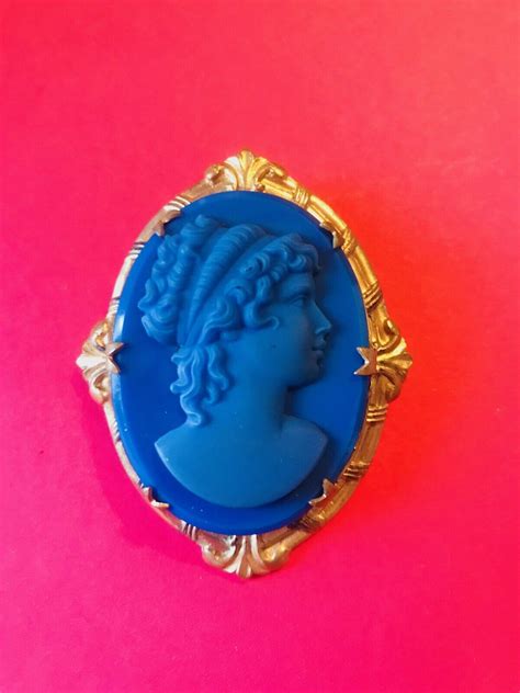 Captivating Vintage Dark Royal Blue Glass Cameo Brooc Gem