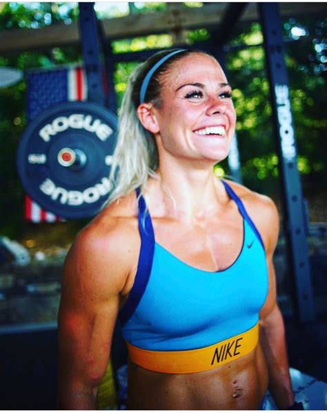 Pin By Monique Boone On Fit Muscle Women Sara Sigmundsdottir Muscle Girls