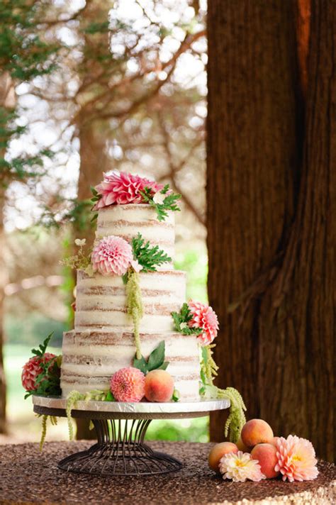 Le naked wedding cake idées gourmandes pour un mariage rustique