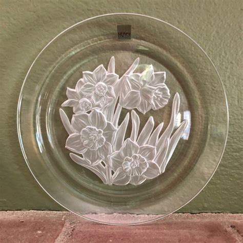 Hoya Crystal Plate Flower Of The Month Daffodils Etsy