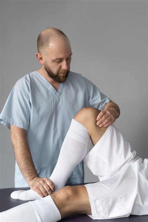 Common Knee Injuries And Treatment Yoors