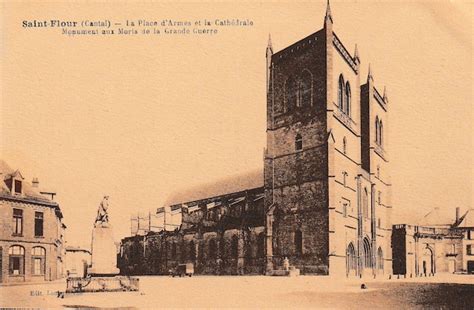 Saint Flour SAINT FLOUR Cantal La Place d Armes et la Cathédrale