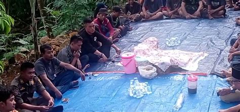 Warga Gelar Ritual Syukuran Pembangunan Turap Mgstv