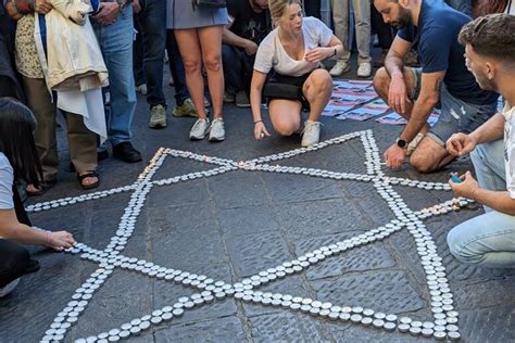 Firenze Centinaia In Piazza Duomo Per Israele Anche Il Sindaco