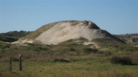 Sambaquis As Descobertas Sobre As Monumentais Constru Es De Mil