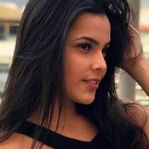 Ex BBB Emily engata namoro empresário acusado de assédio durante