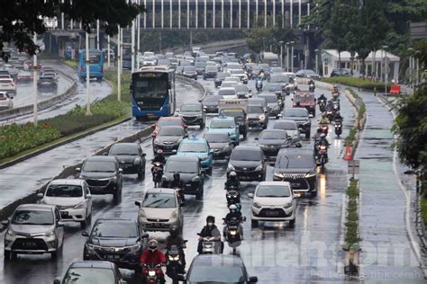 Waspada Hujan Disertai Petir Di Jaksel Kamis Sore Inilah