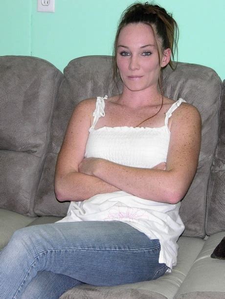 Amateur MILF Navaya Reveals Her Body And Poses Naked At A Casting CoedCherry