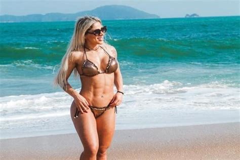 Hot Sexy Vanessa Mesquita Bikini Pics