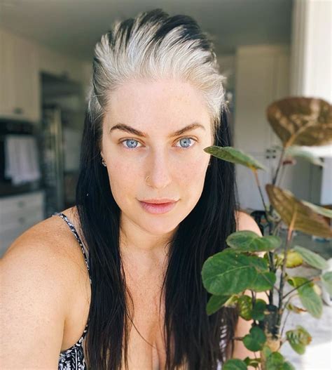 Transitioning To Gray Hair 101 New Ways To Go Gray In 2024 Hadviser