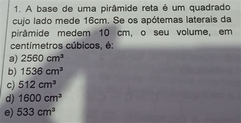 Solved 1 A base de uma pirâmide reta é um quadrado cujo lado mede