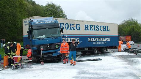 Weibersbrunn Schwerer Lkw Unfall Auf Der A3 Video