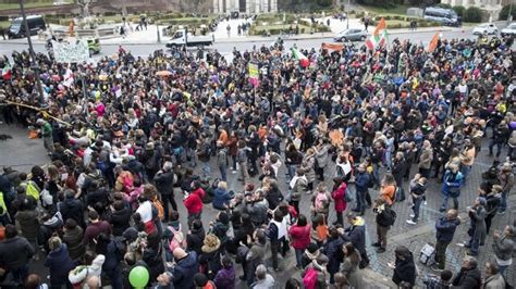 Roma No Vax In Piazza Ma La Corte Costituzionale Decide Domani Sull