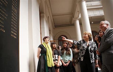 Rector Vivaldi Y Presidenta Bachelet Recibieron A Mujeres Que