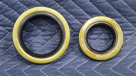 5 Ton Rockwell Axle Shaft Seal Loose