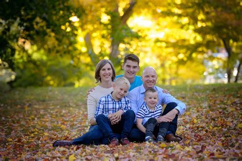 family sneak peek ottawa family photography elizabethjane