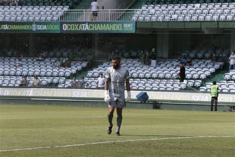 Técnico do Coritiba elogia Alex Muralha Não há dúvida que vai render