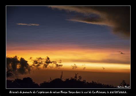 A Rosols Du Panache De Lexplosion Du Volcan Hunga Tonga Dans Le Ciel