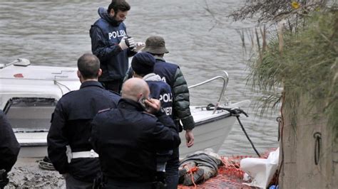 Trovato Cadavere A Santa Marinella Il Corpo In Spiaggia In Avanzato