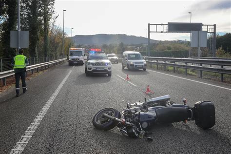 Fotos Muere el hombre que resultó herido grave tras caer con su moto