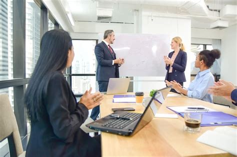 Conferência De Equipe Líder Empresária Na Apresentação Da Reunião Para