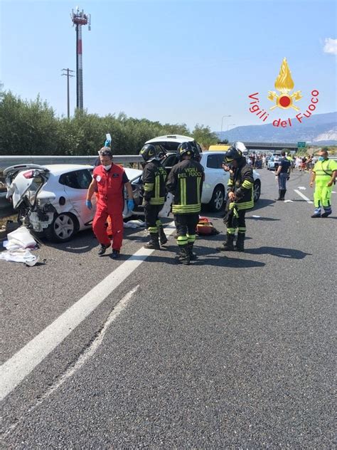 Incidente Stradale Sulla A Nei Pressi Dello Svincolo Di Lamezia Un