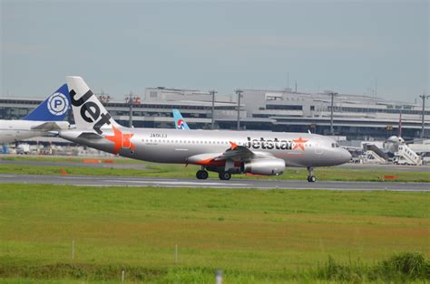 ジェットスター・ジャパン Airbus A320 Ja01jj 成田国際空港 航空フォト By アルビレオさん 撮影2012年08月14日