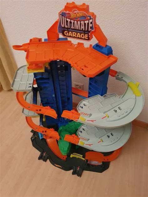 Hot Wheels City Megacity Parkgarage mit T Rex Angriff Gebraucht in Embrach für CHF 42 nur